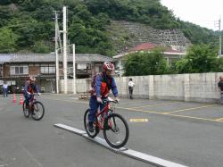 災害時消防活動二輪車(MTB)隊の訓練風景1